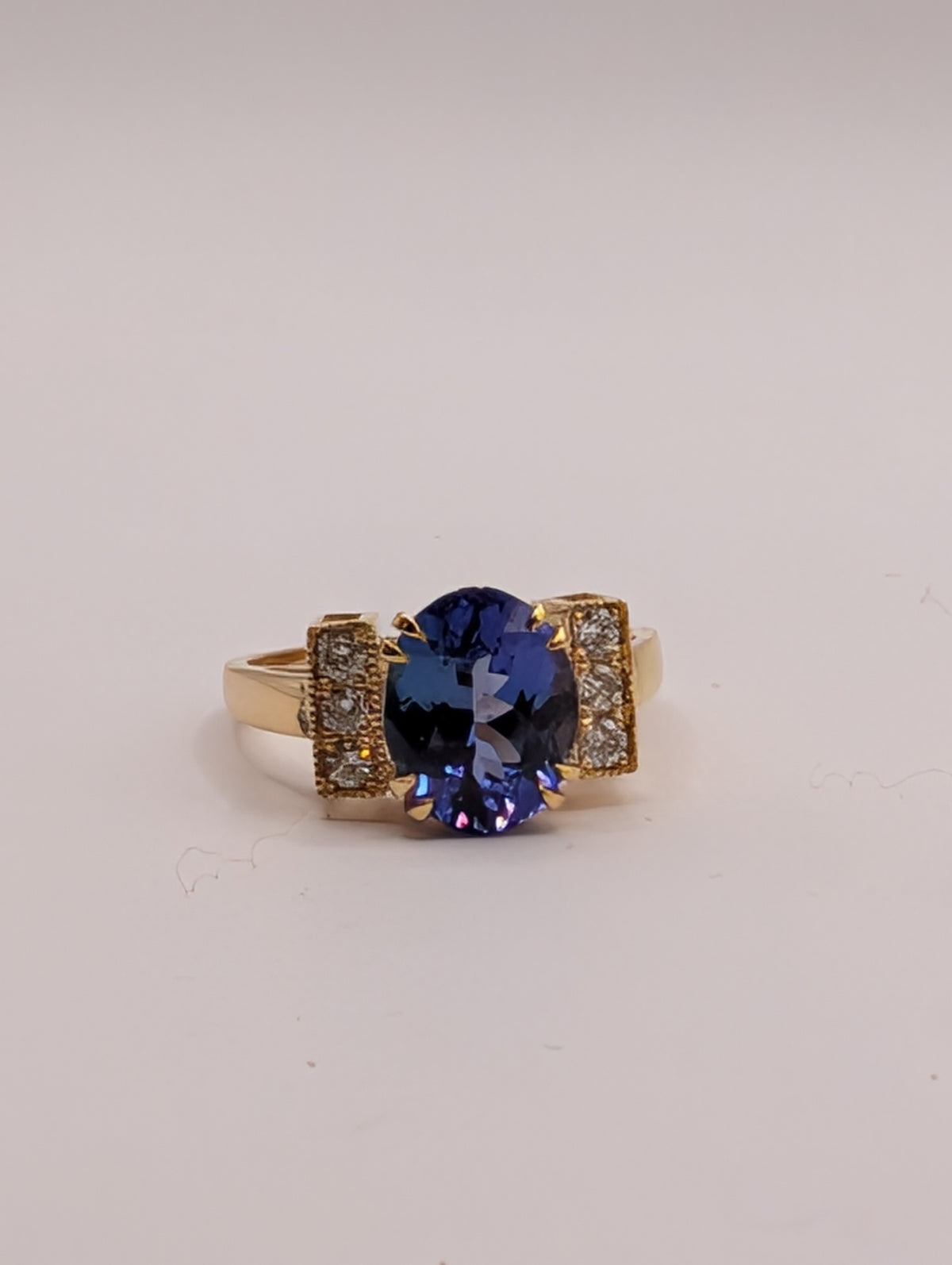 Bague tanzanite AAA et diamants en or jaune 18 carats