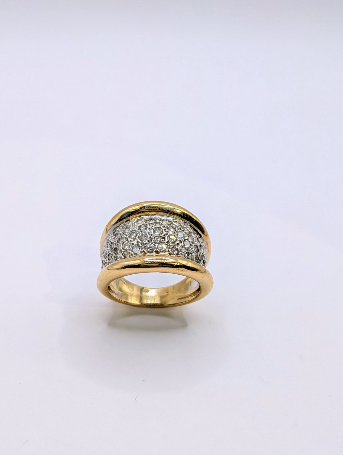 Bague bandeau pavée de diamants en or jaune 18 carats