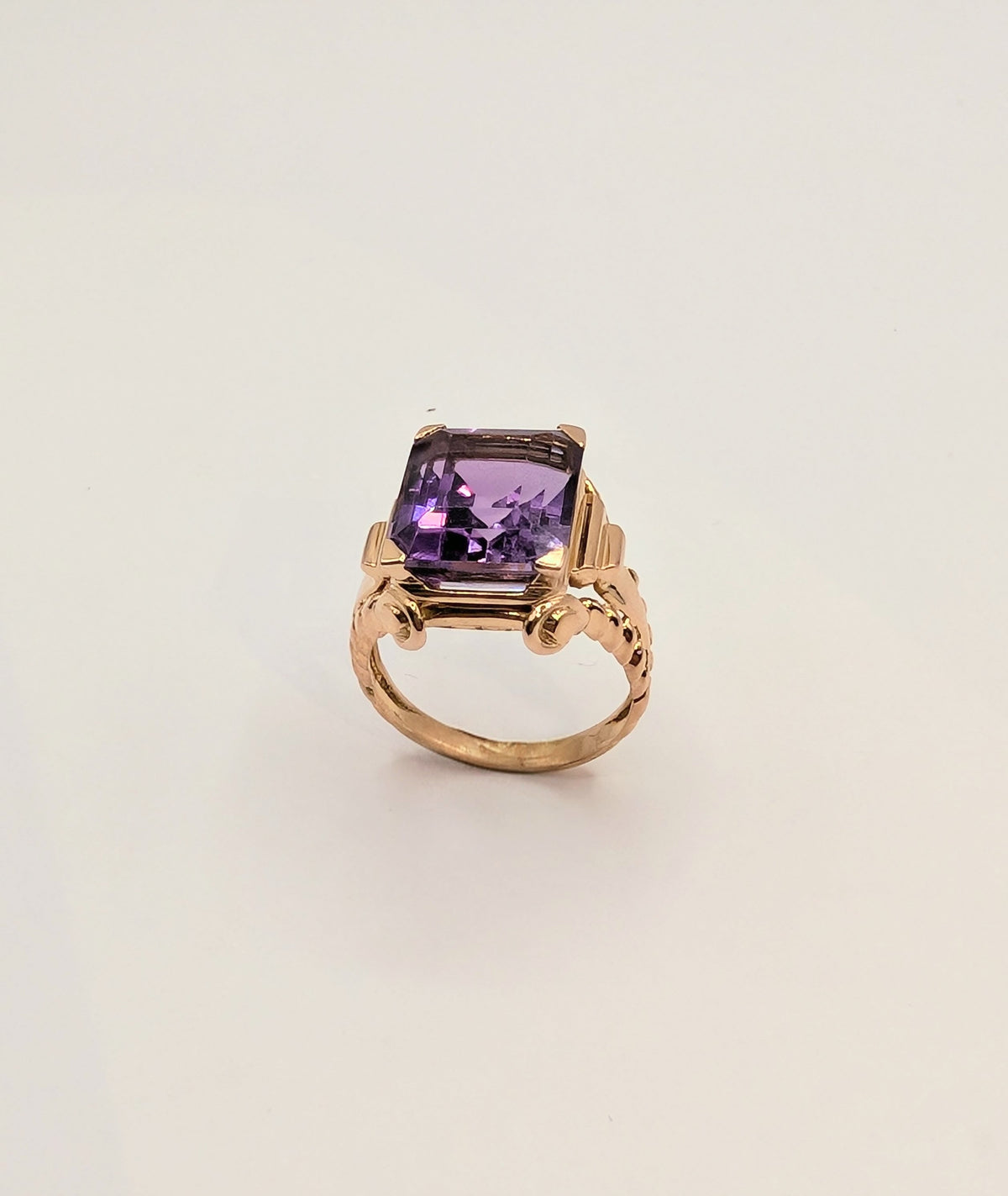 Bague Cocktail Améthyste de 8 carats et Or Jaune 18 carats