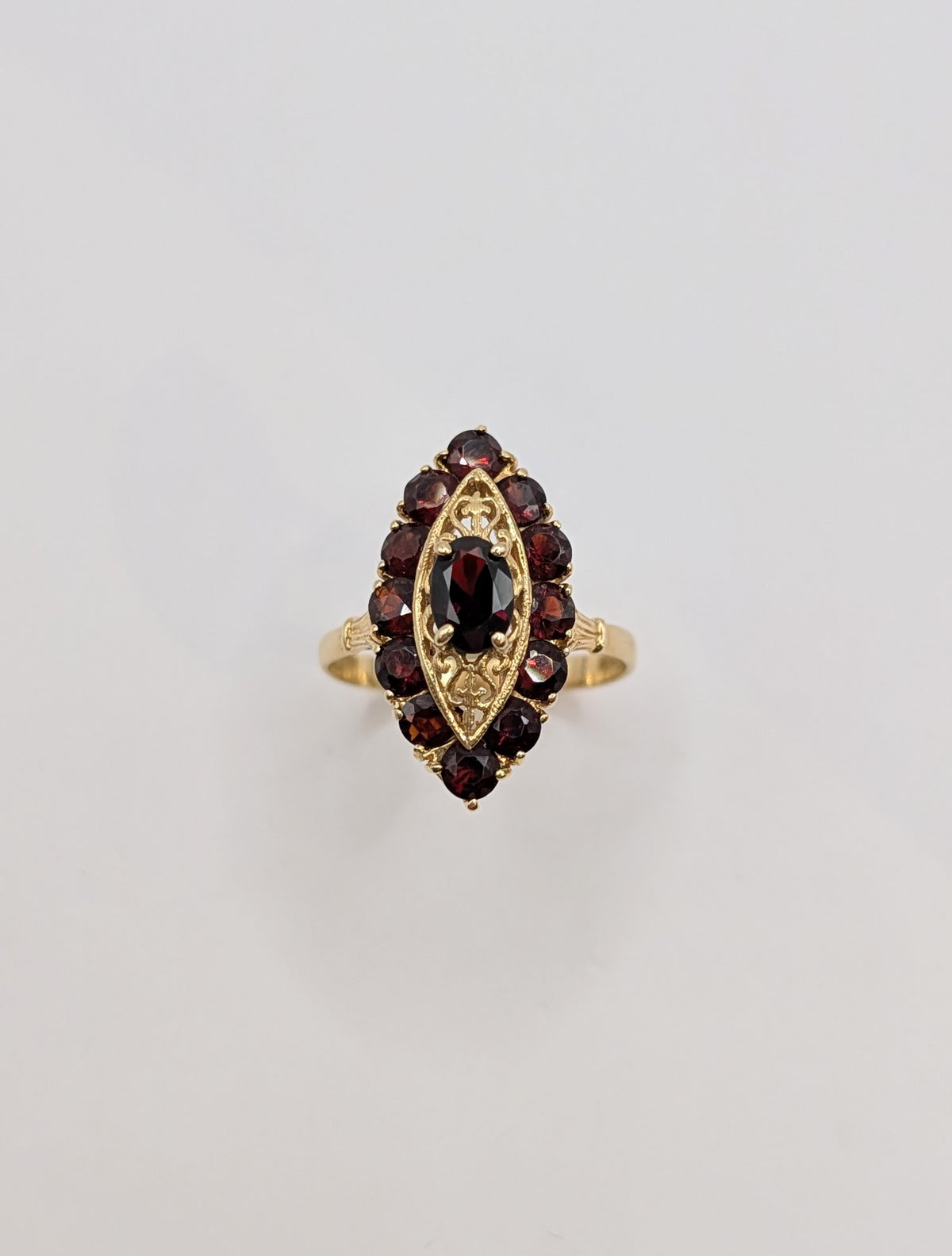 Bague Marquise en Or jaune et Grenats