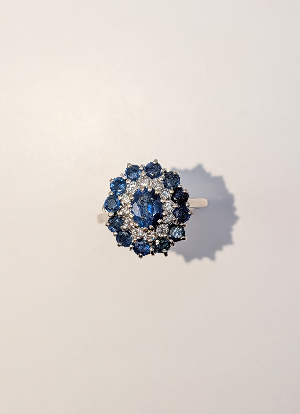 Bague Marguerite en Or Blanc Saphirs et diamants