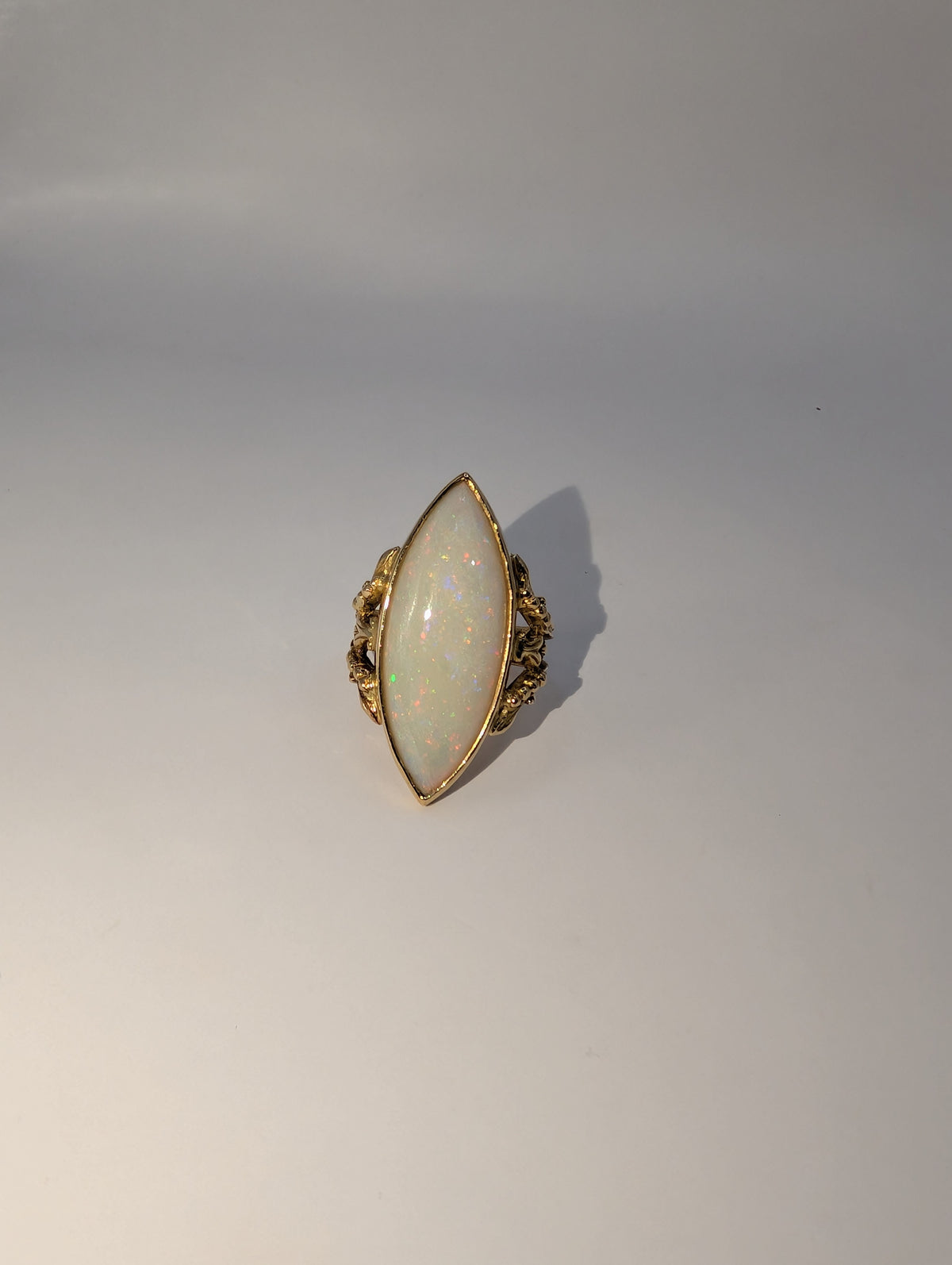 Bague Marquise en Or Jaune 18k et Opale d'Australie de 9.16 Carats