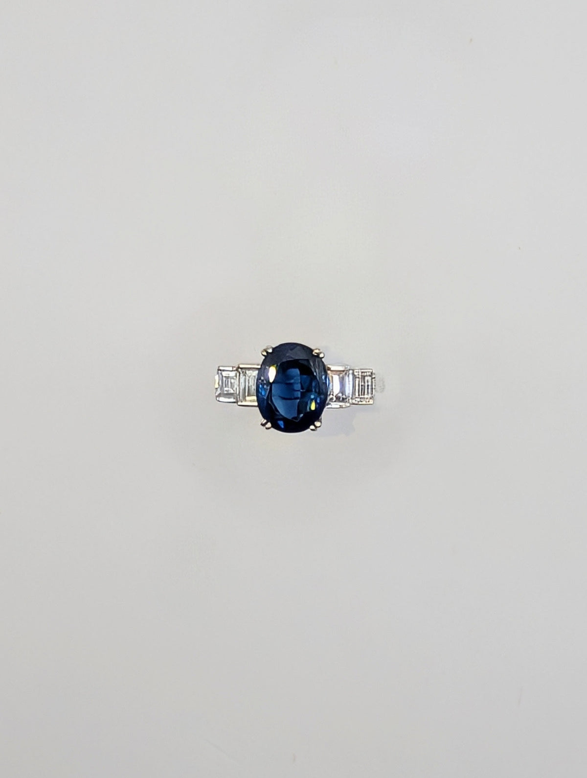 Bague en Or Blanc 18k Saphir et Diamants Baguette