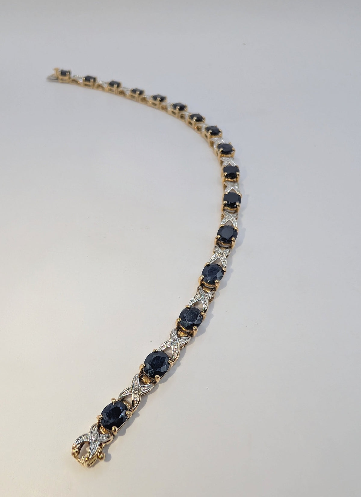 Bracelet "X & O" deux Ors 750/1000e Saphirs et Diamants