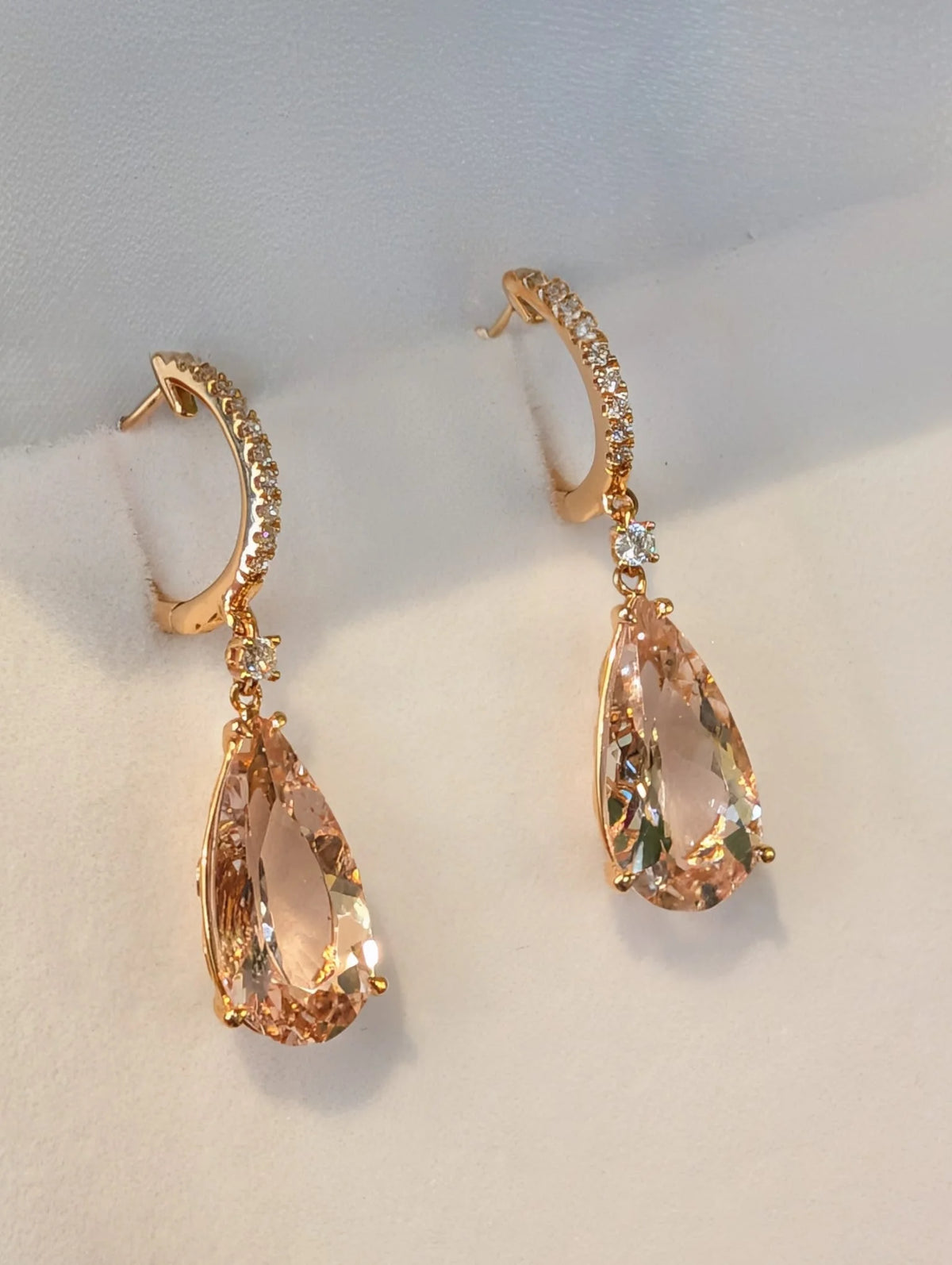 Boucles d'oreilles en or, Morganites et diamants